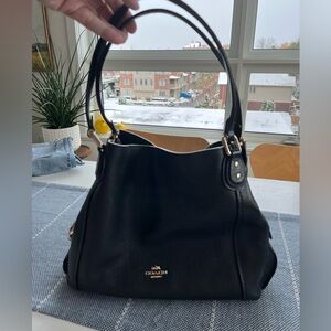 Excellent condition Black Pebbled Leather Coach Handbag